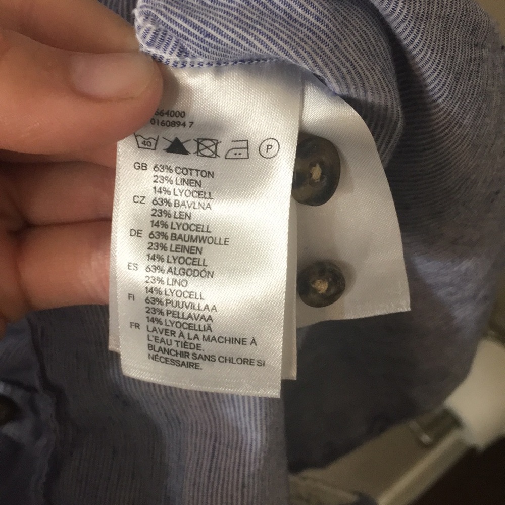 3 for $15/ **H&M • Fitted Pinstriped Button-Up WITH FLAW - Picture 6 of 7